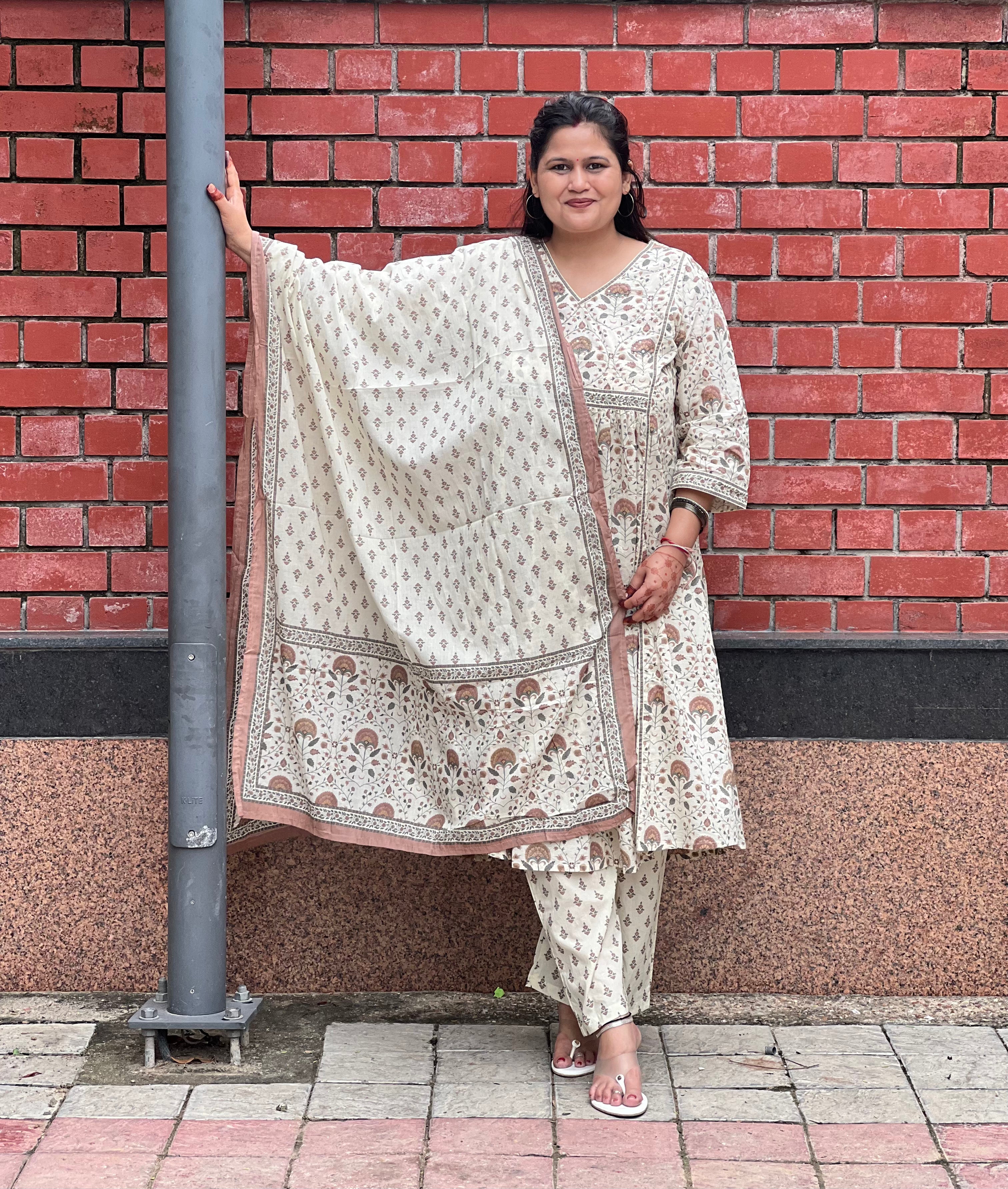 Off-White Minimal Embroidered & Printed Soft Cotton Kurta Set