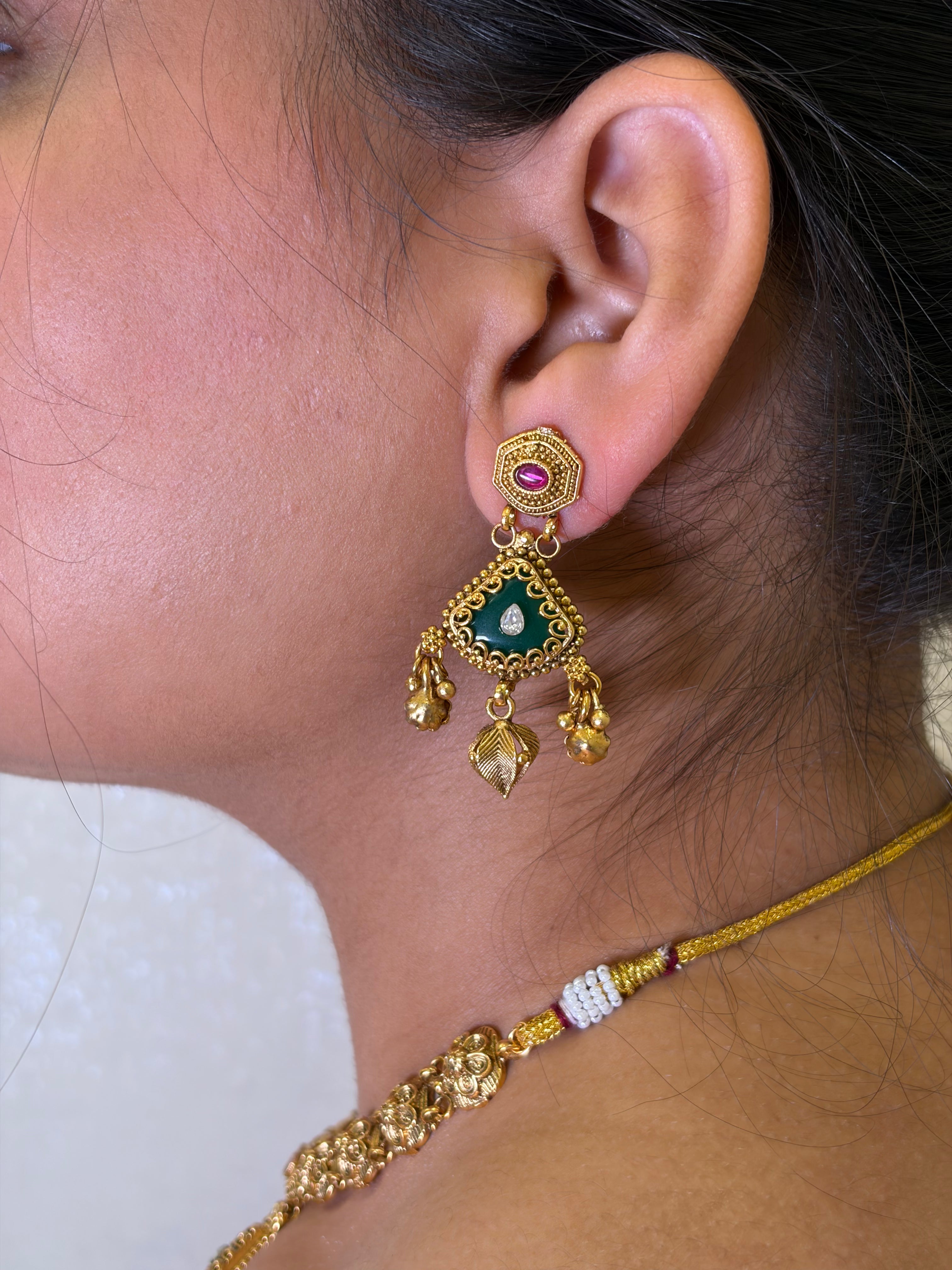 Heritage Anti-Tarnish Neckpiece Set