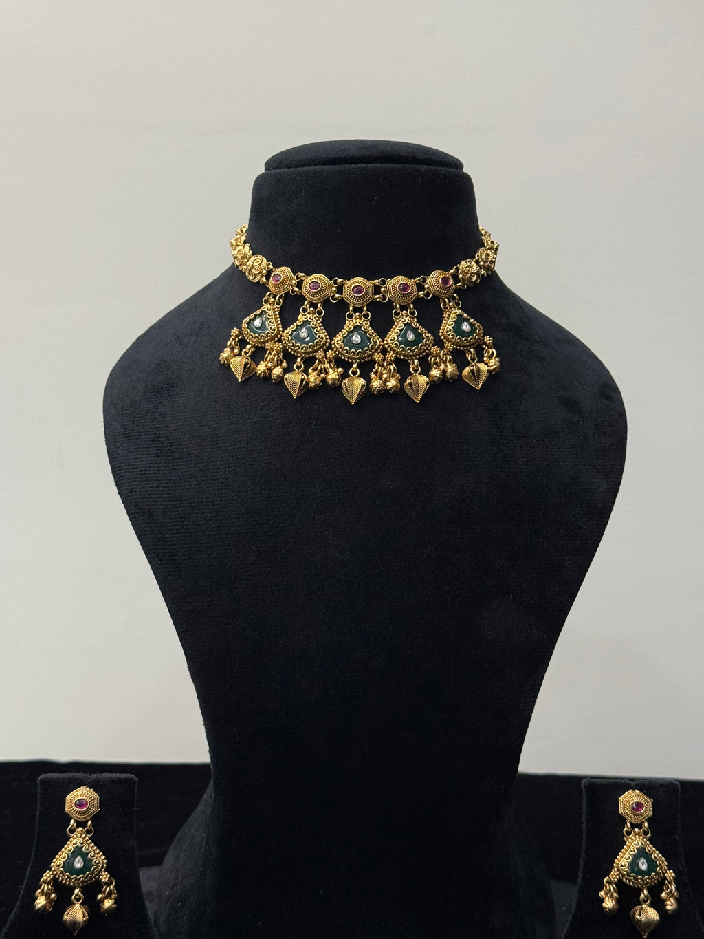 Heritage Anti-Tarnish Neckpiece Set
