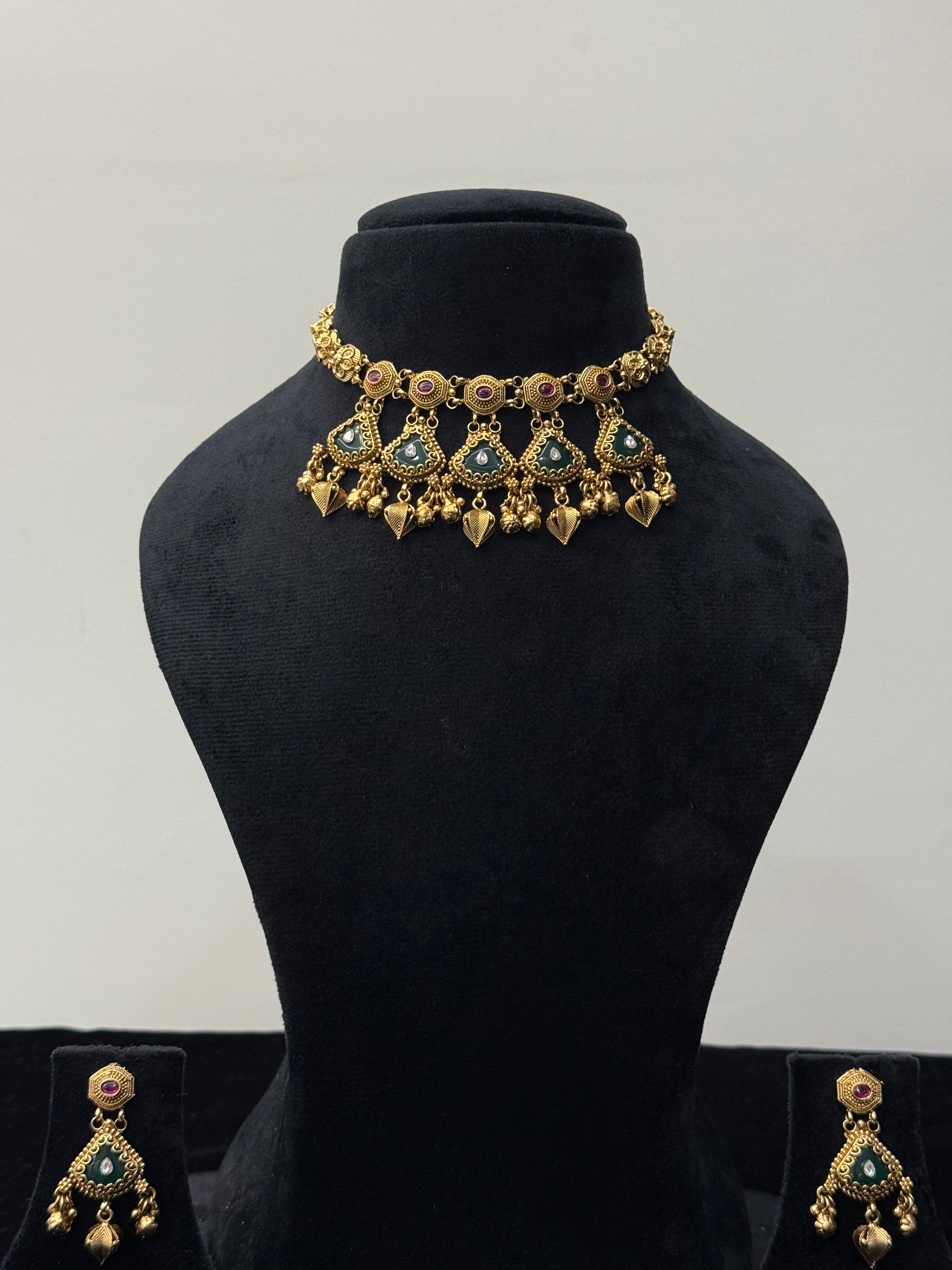 Heritage Anti-Tarnish Neckpiece Set