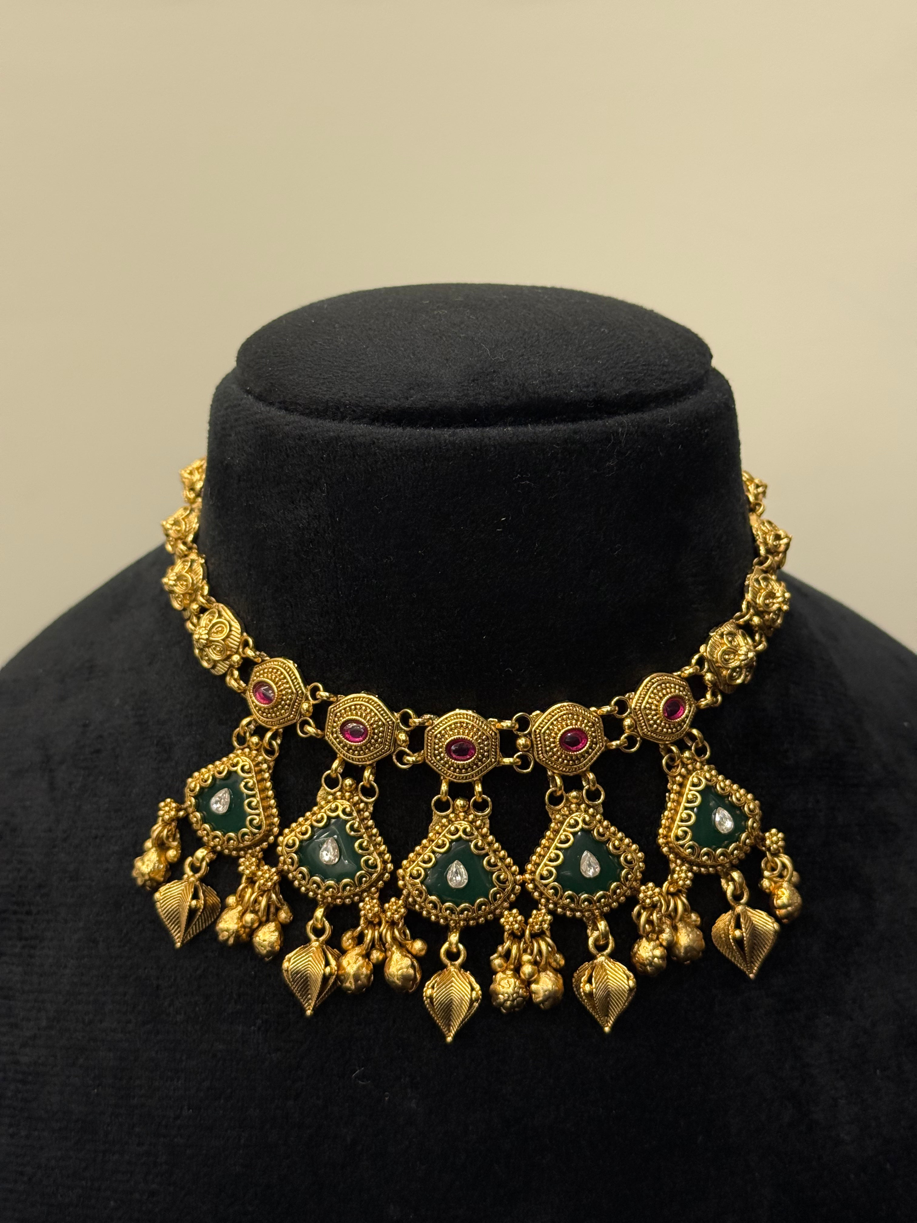 Heritage Anti-Tarnish Neckpiece Set